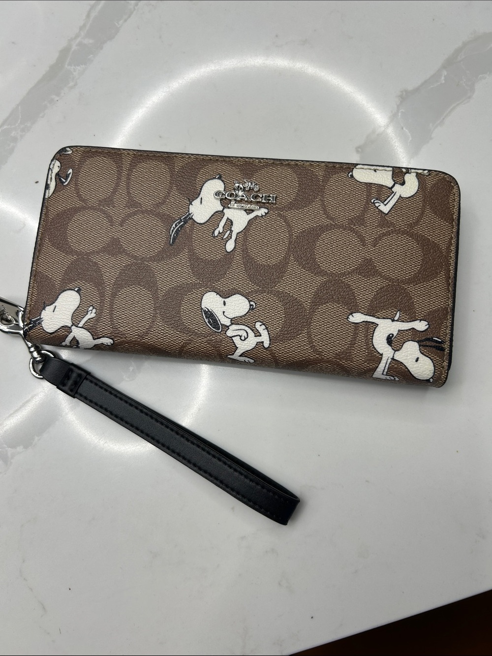 Brown Signature Zip Wallet with Snoopy Print